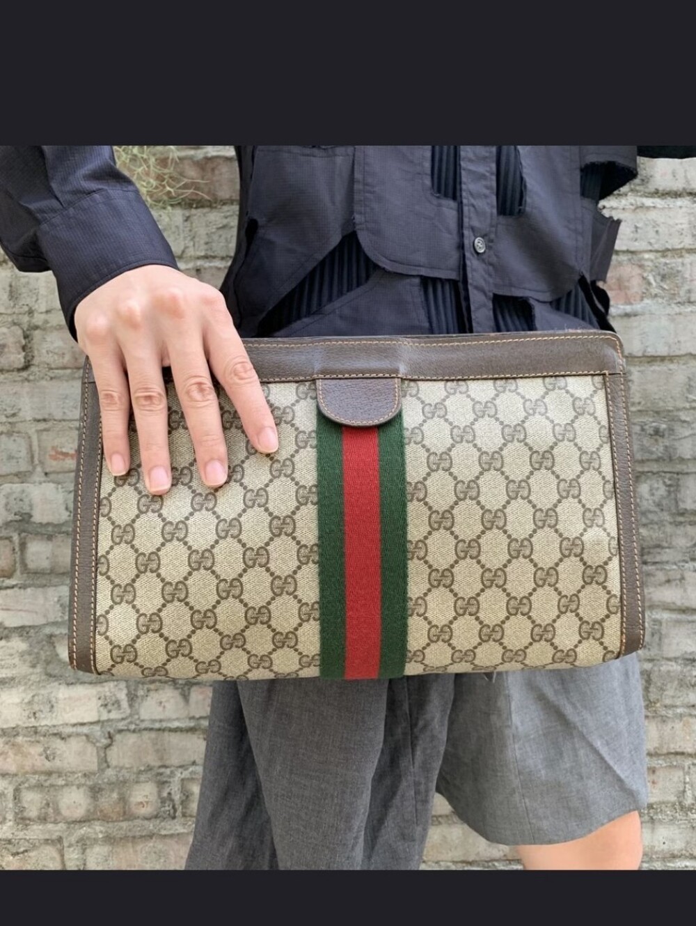 ❣️Gucci Beige GG Supreme Canvas Web Stripe Clutch❣️